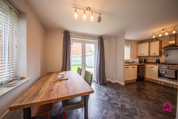  For Sale in Hickory Close, NEWTON-LE-WILLOWS | Jump-Pad – Newton-le-Willows - 6
