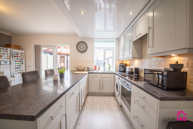  For Sale in Queens Drive, NEWTON-LE-WILLOWS | Jump-Pad – Newton-le-Willows - 5