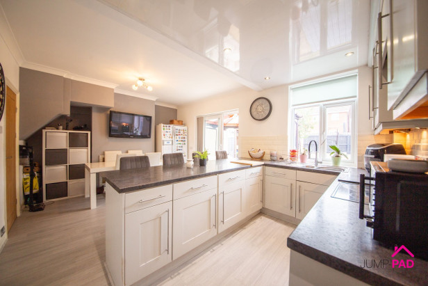  For Sale in Queens Drive, NEWTON-LE-WILLOWS | Jump-Pad – Newton-le-Willows - 6