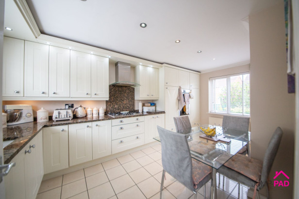  For Sale in Cairn Brae, NEWTON-LE-WILLOWS | Jump-Pad – Newton-le-Willows - 4
