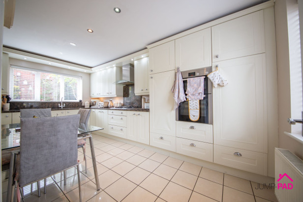  For Sale in Cairn Brae, NEWTON-LE-WILLOWS | Jump-Pad – Newton-le-Willows - 5