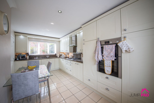  For Sale in Cairn Brae, NEWTON-LE-WILLOWS | Jump-Pad – Newton-le-Willows - 6