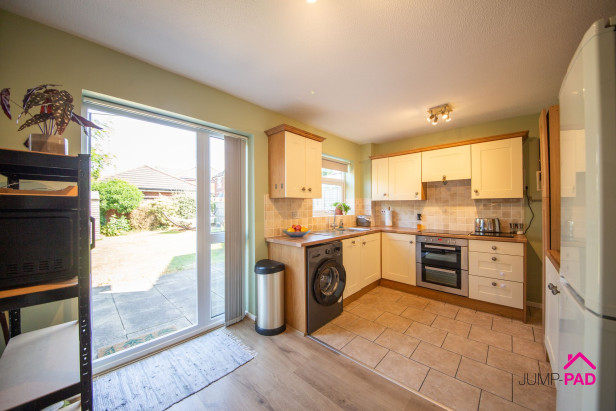  For Sale in Wayfarers Drive, NEWTON-LE-WILLOWS | Jump-Pad – Newton-le-Willows - 5