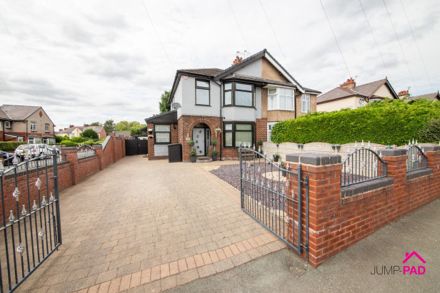  For Sale in Park Road South, NEWTON-LE-WILLOWS | Jump-Pad – Newton-le-Willows - 1
