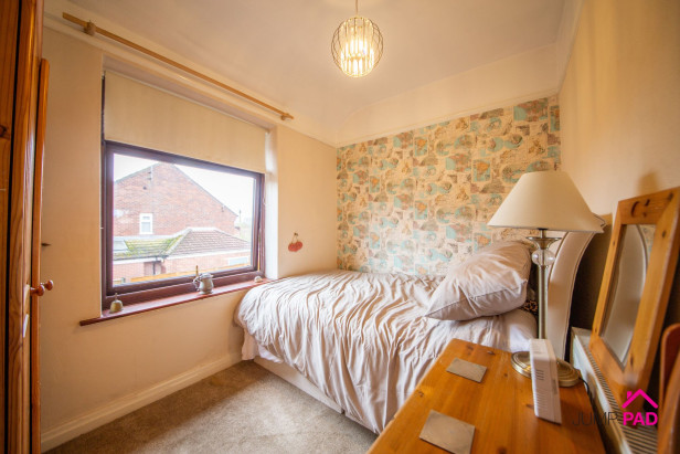  For Sale in Park Road South, NEWTON-LE-WILLOWS | Jump-Pad – Newton-le-Willows - 16