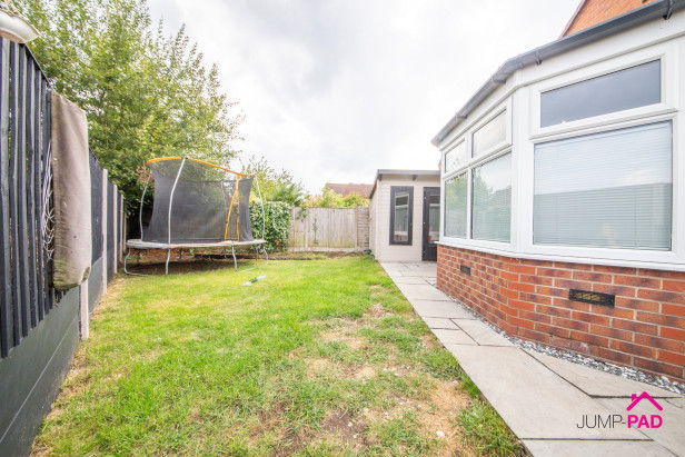  For Sale in Dean Meadow, NEWTON-LE-WILLOWS | Jump-Pad – Newton-le-Willows - 24