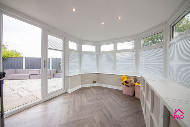  For Sale in Dean Meadow, NEWTON-LE-WILLOWS | Jump-Pad – Newton-le-Willows - 9