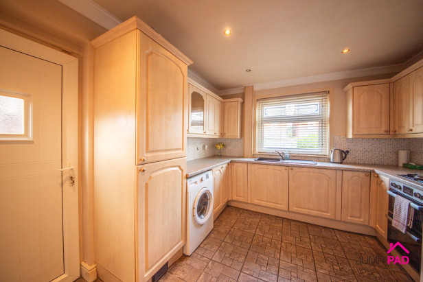  For Sale in Park Road South, NEWTON-LE-WILLOWS | Jump-Pad – Newton-le-Willows - 8